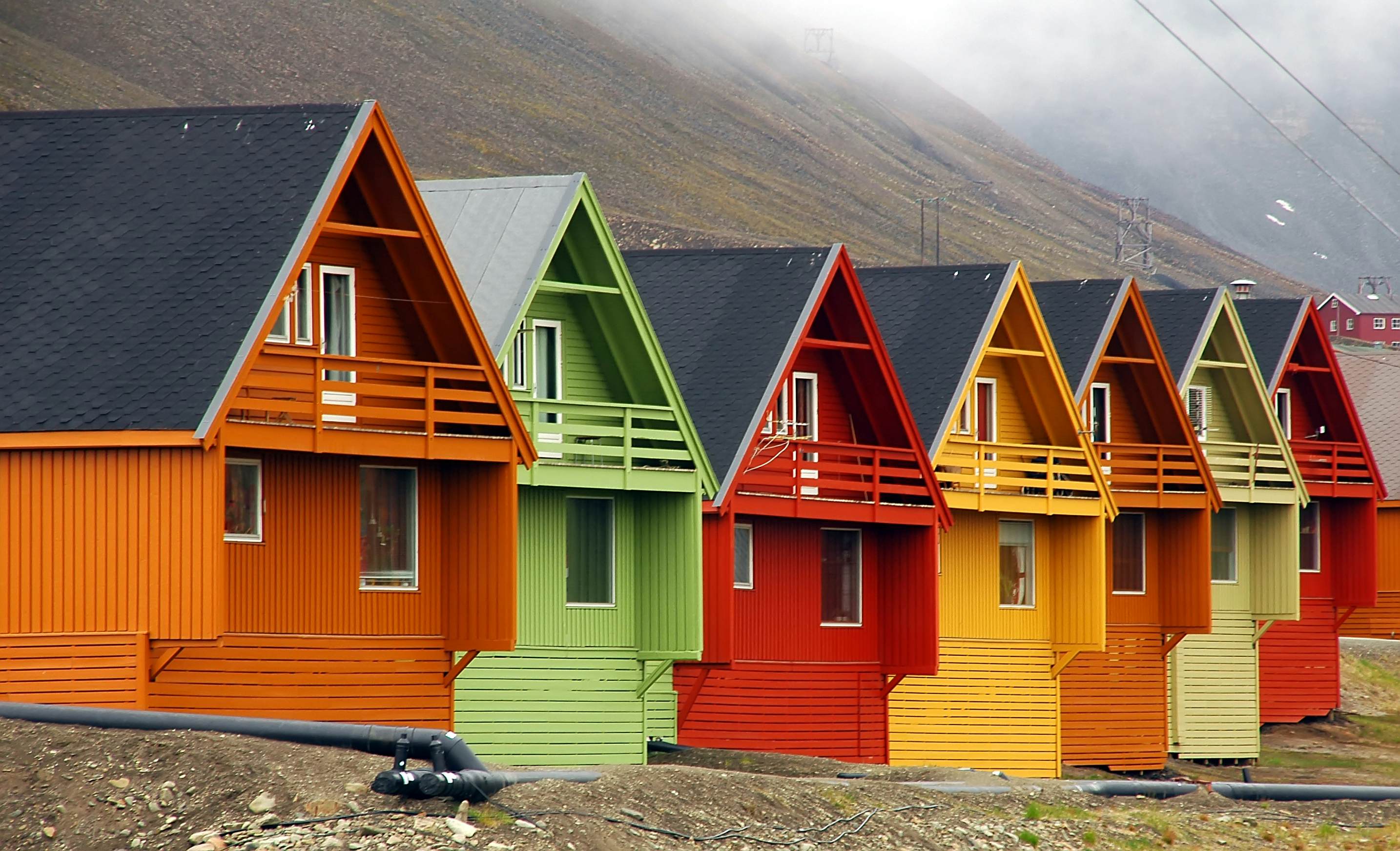 Яркие деревянные домики