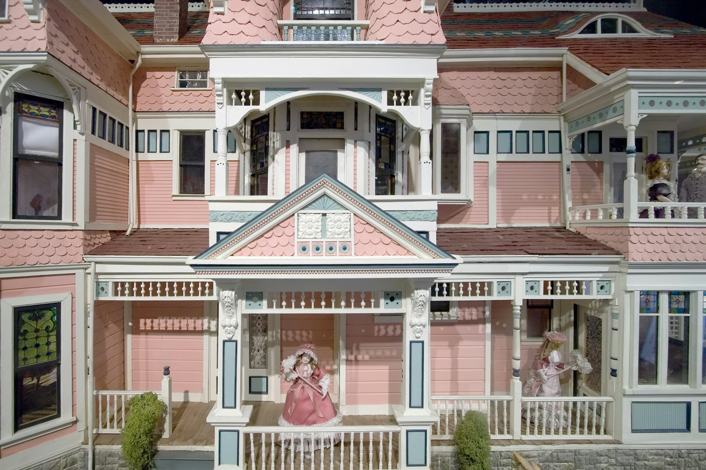facade of a colonnial design dollhouse; Shutterstock ID 3436117; Your name (First / Last): Josh Vogel; GL account no.: 56530; Netsuite department name: Online Design; Full Product or Project name including edition: Digital Content/Sights