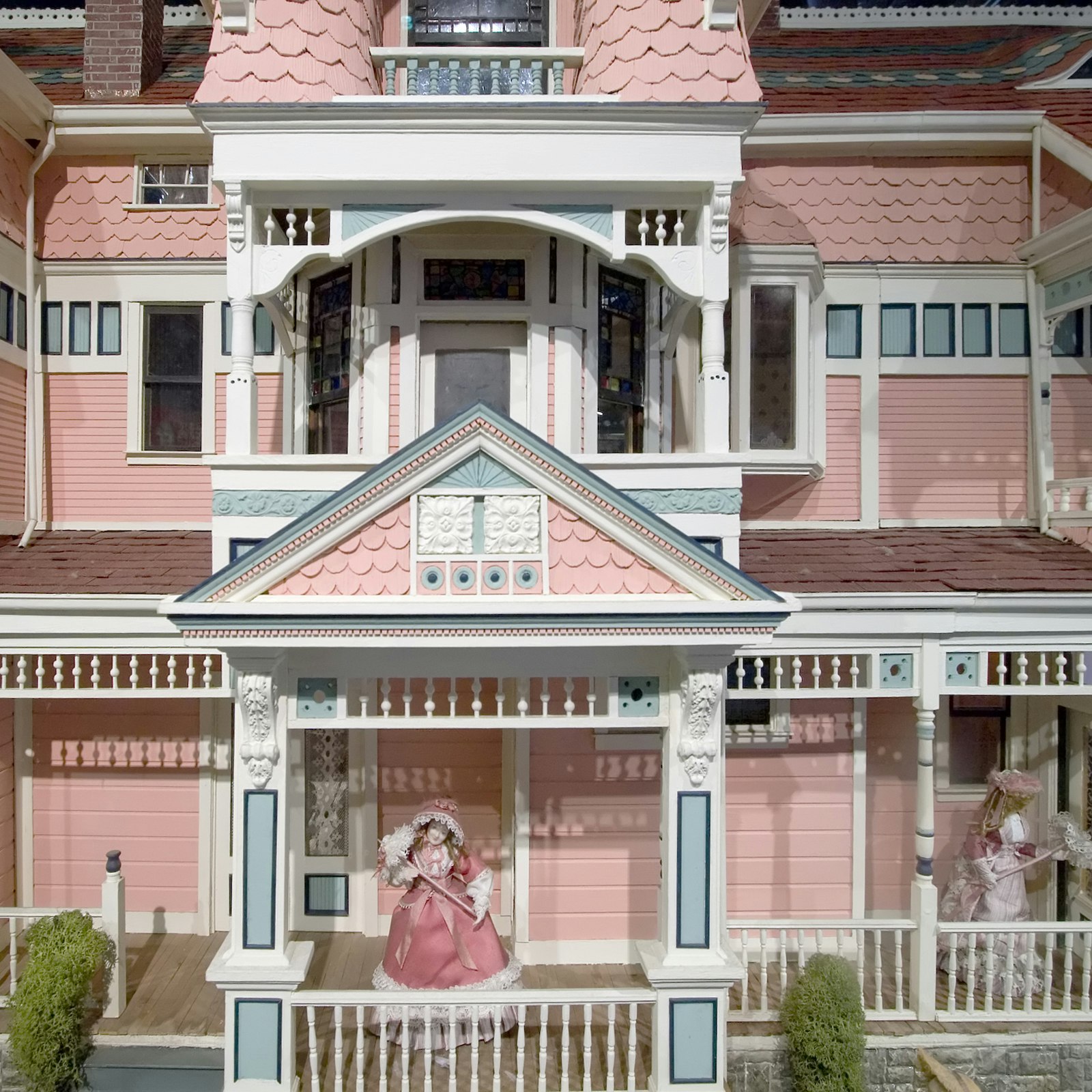 facade of a colonnial design dollhouse; Shutterstock ID 3436117; Your name (First / Last): Josh Vogel; GL account no.: 56530; Netsuite department name: Online Design; Full Product or Project name including edition: Digital Content/Sights