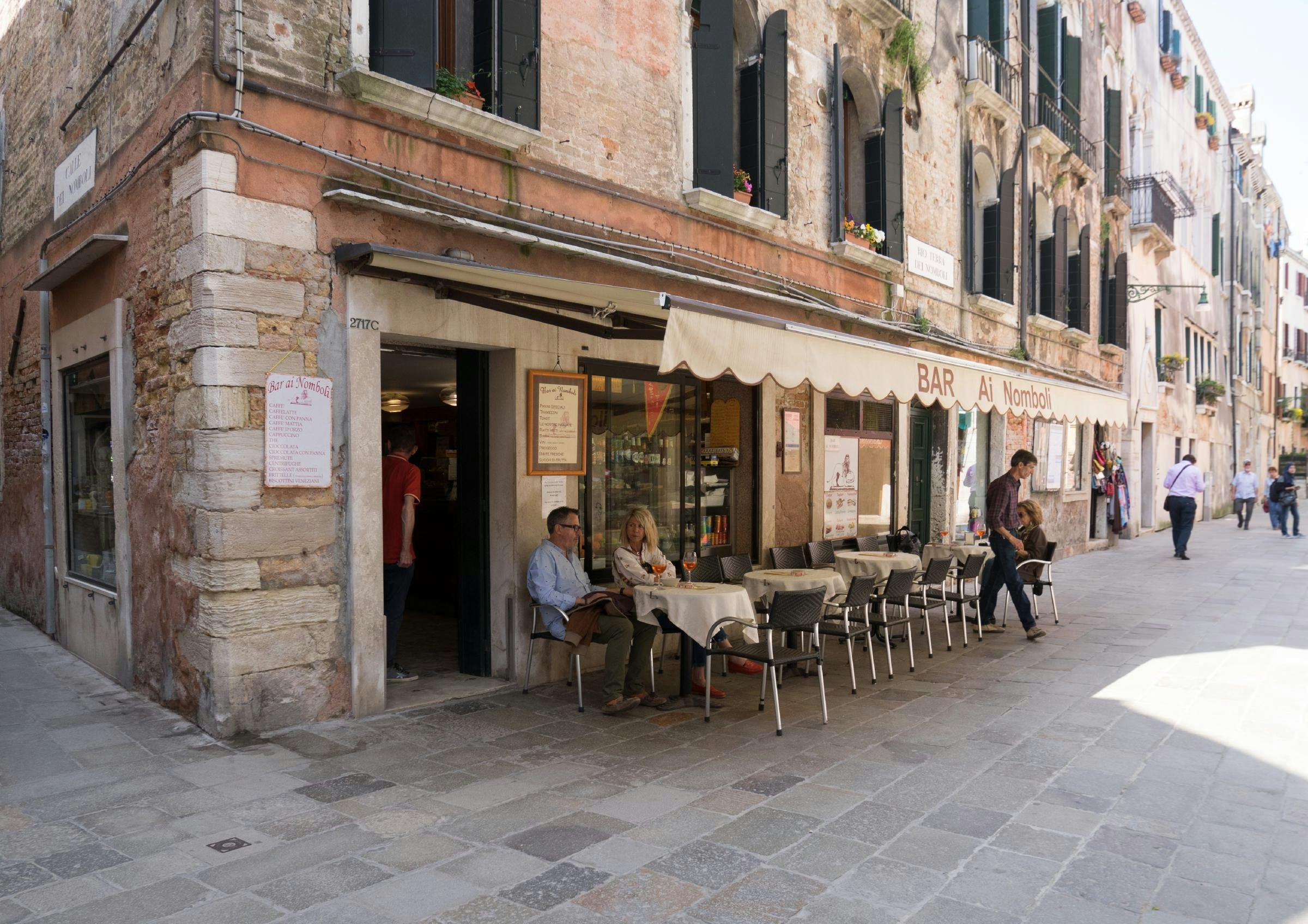 The Nomboli snack bar has plenty of outdoor seating