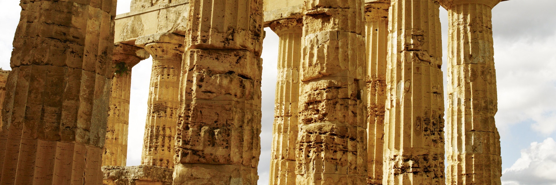 'Temple of Hera' Greek ruin.