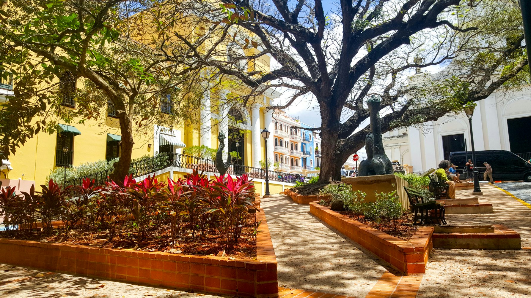 Sideview of Plazuela Las Monjas.