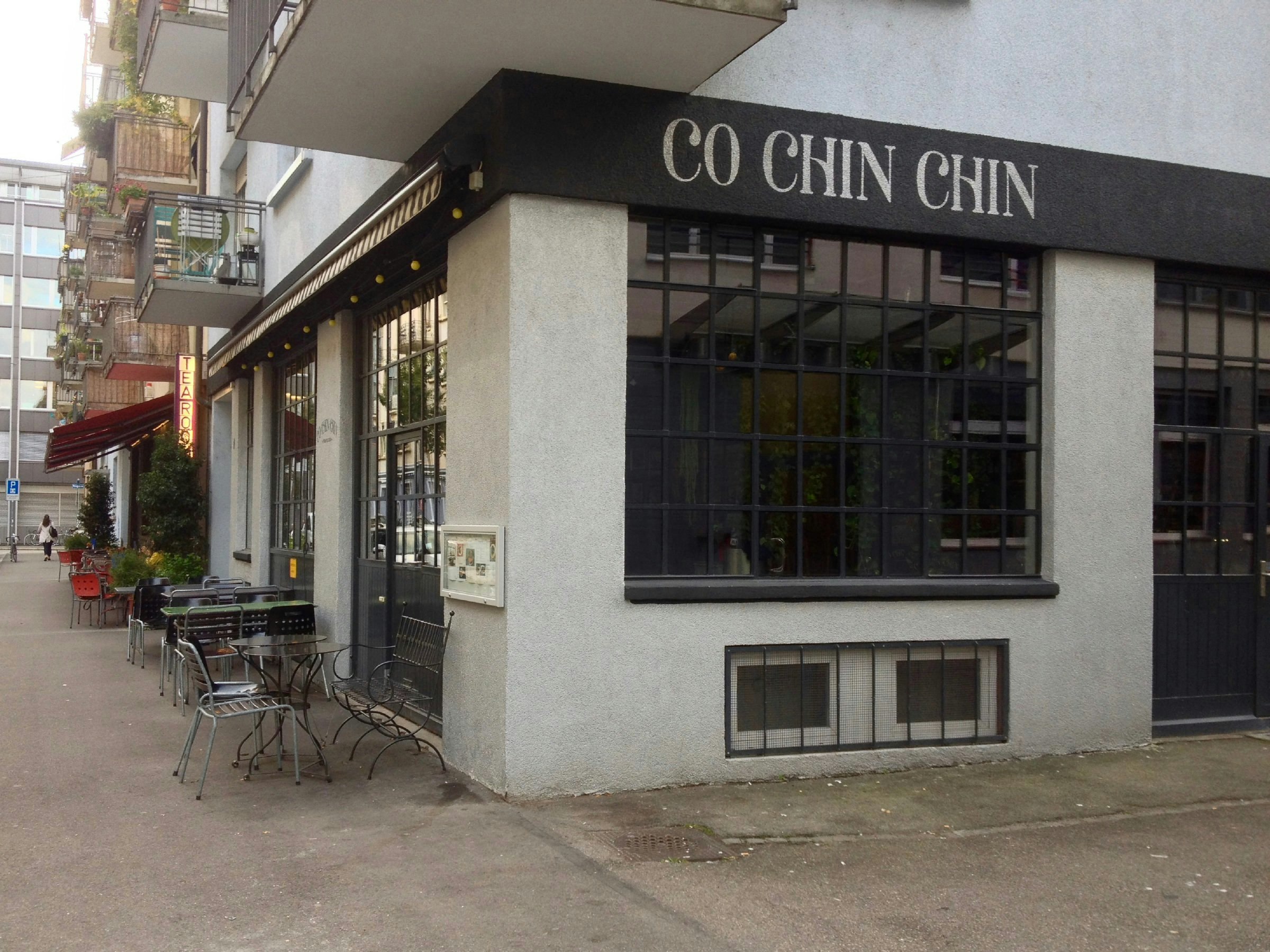 Co Chin Chin, exterior
