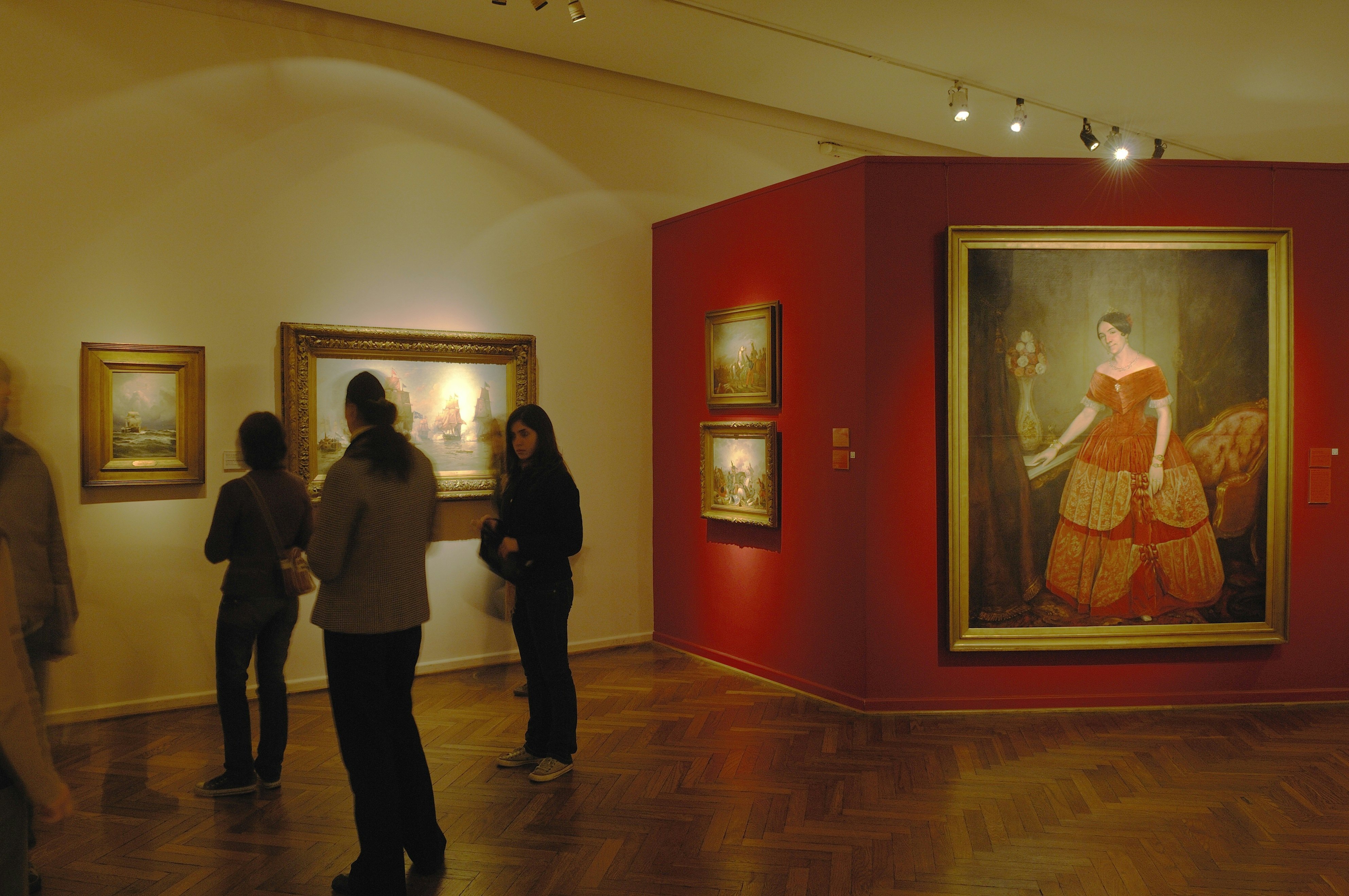 Interior of Museo Nacional de Bellas Artes (National Museum of Fine Arts).