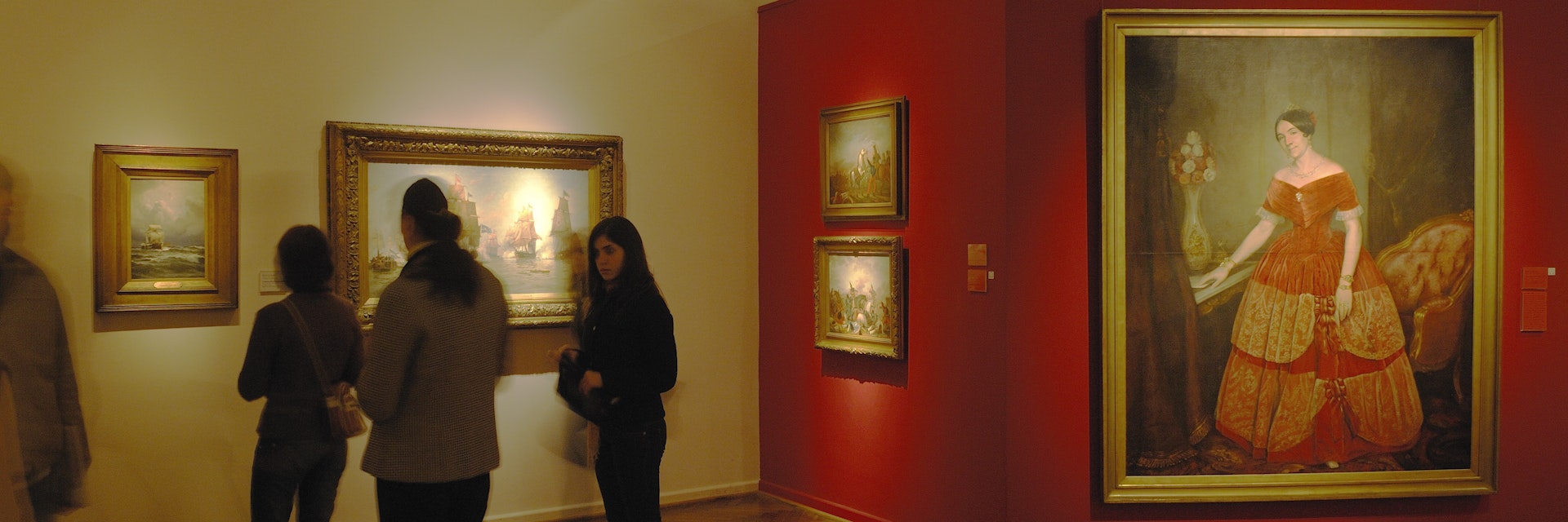 Interior of Museo Nacional de Bellas Artes (National Museum of Fine Arts).