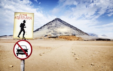 Sign on road to Huaca de la Luna (temple of the moon) archaeological site.