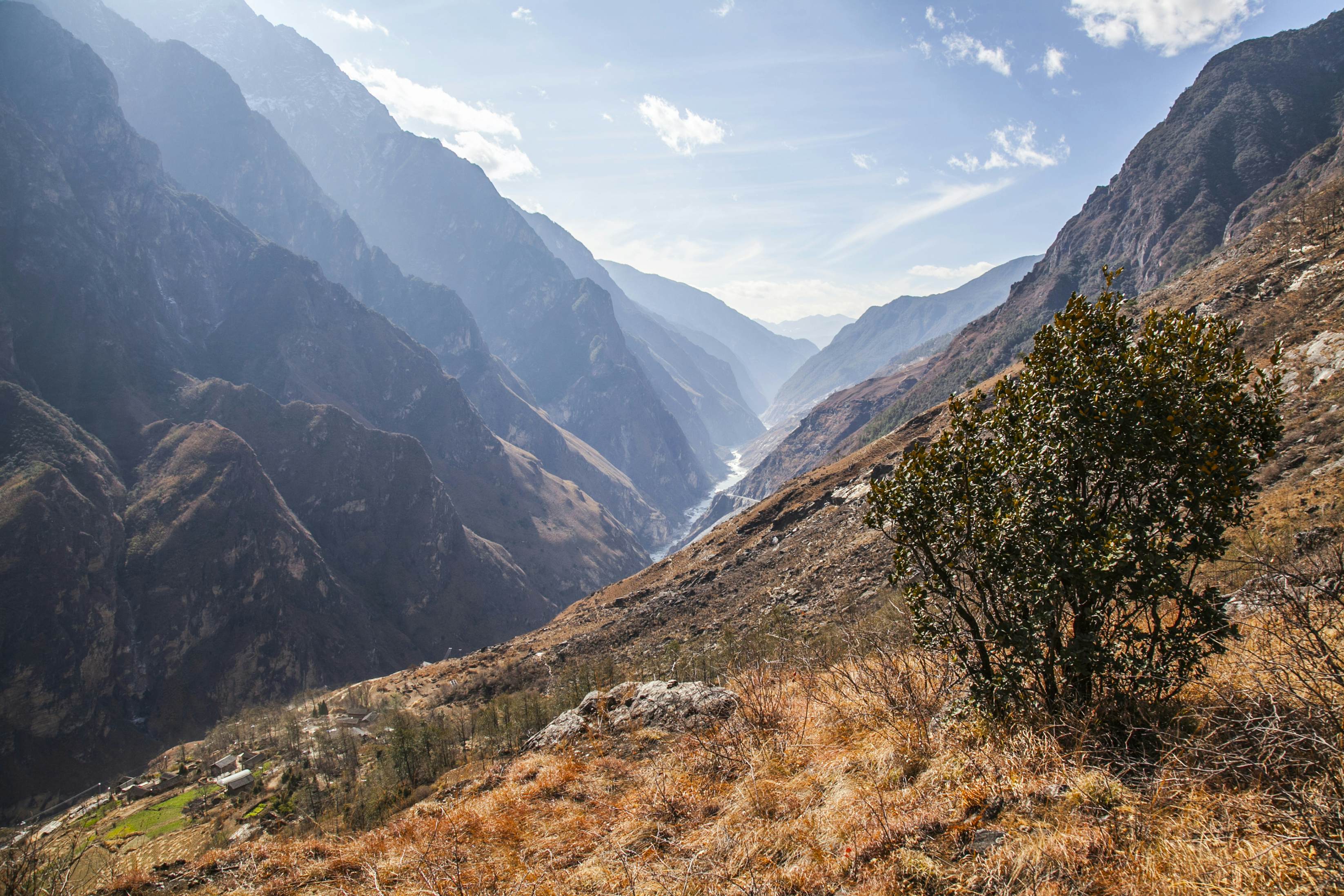 Tiger Leaping travel Yunnan, China Lonely