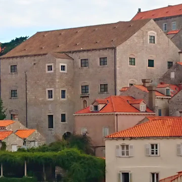 Rupe museum is housed in the sturdy building of the former Republic's granary