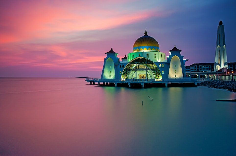 Strait mosque during sunset; Shutterstock ID 184811996; Your name (First / Last): Lauren Gillmroe; GL account no.: 56530; Netsuite department name: Online-Design; Full Product or Project name including edition: 65050/ Online Design /LaurenGillmore/POI