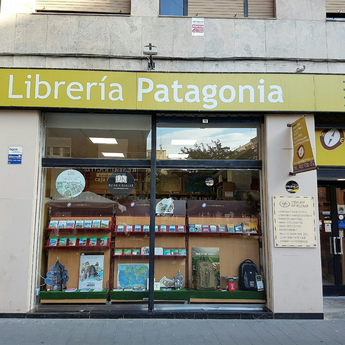 Street view of Librería Patagonia.