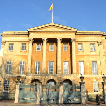 The outside of Apsley House