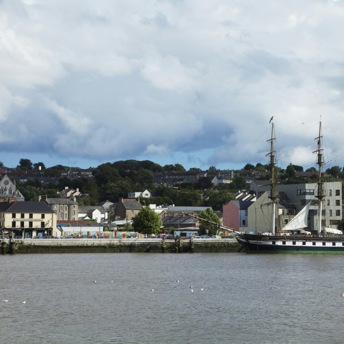 the 'dunbrody' famine ship on the river barrow