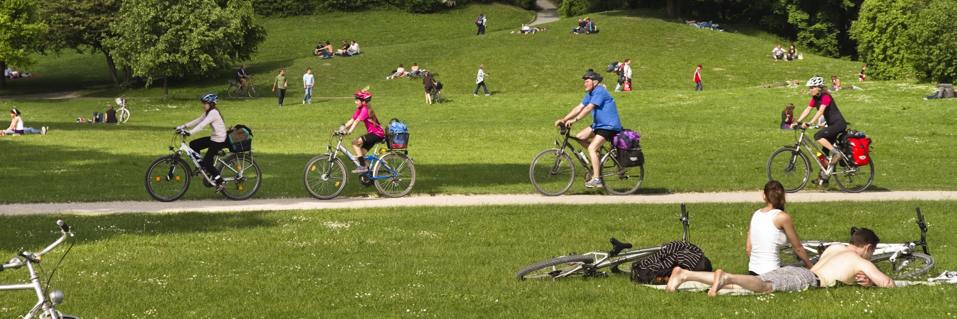 Isar Cycle Route, Monopteros in background, English Garden, Munich, Upper Bavaria, Germany