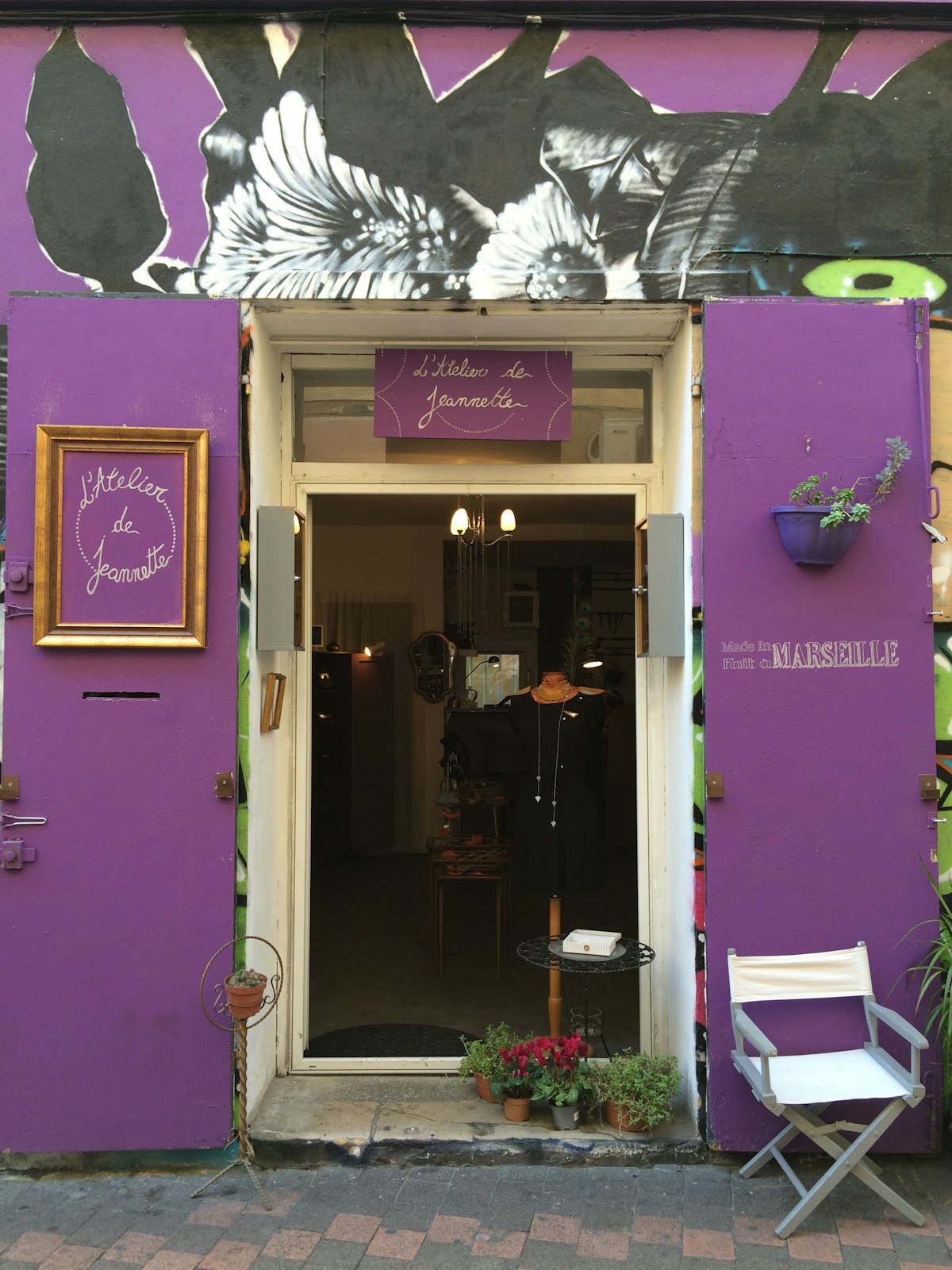 L'Atelier de Jeannette, artisan jeweller in the Cours Julien neighborhood of Marseille, France.