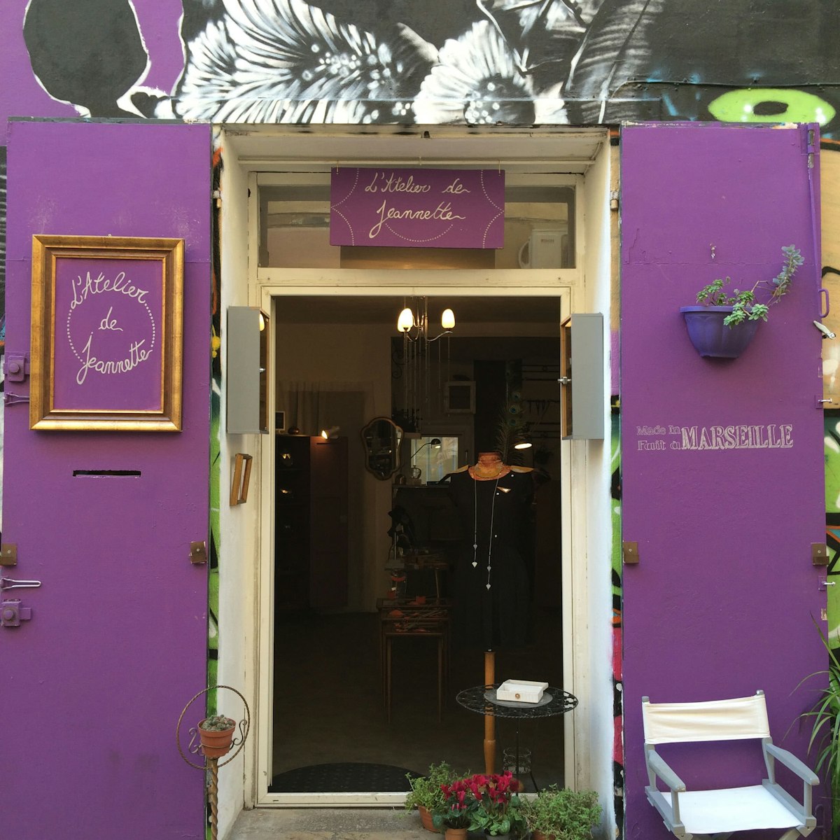 L'Atelier de Jeannette, artisan jeweller in the Cours Julien neighborhood of Marseille, France.