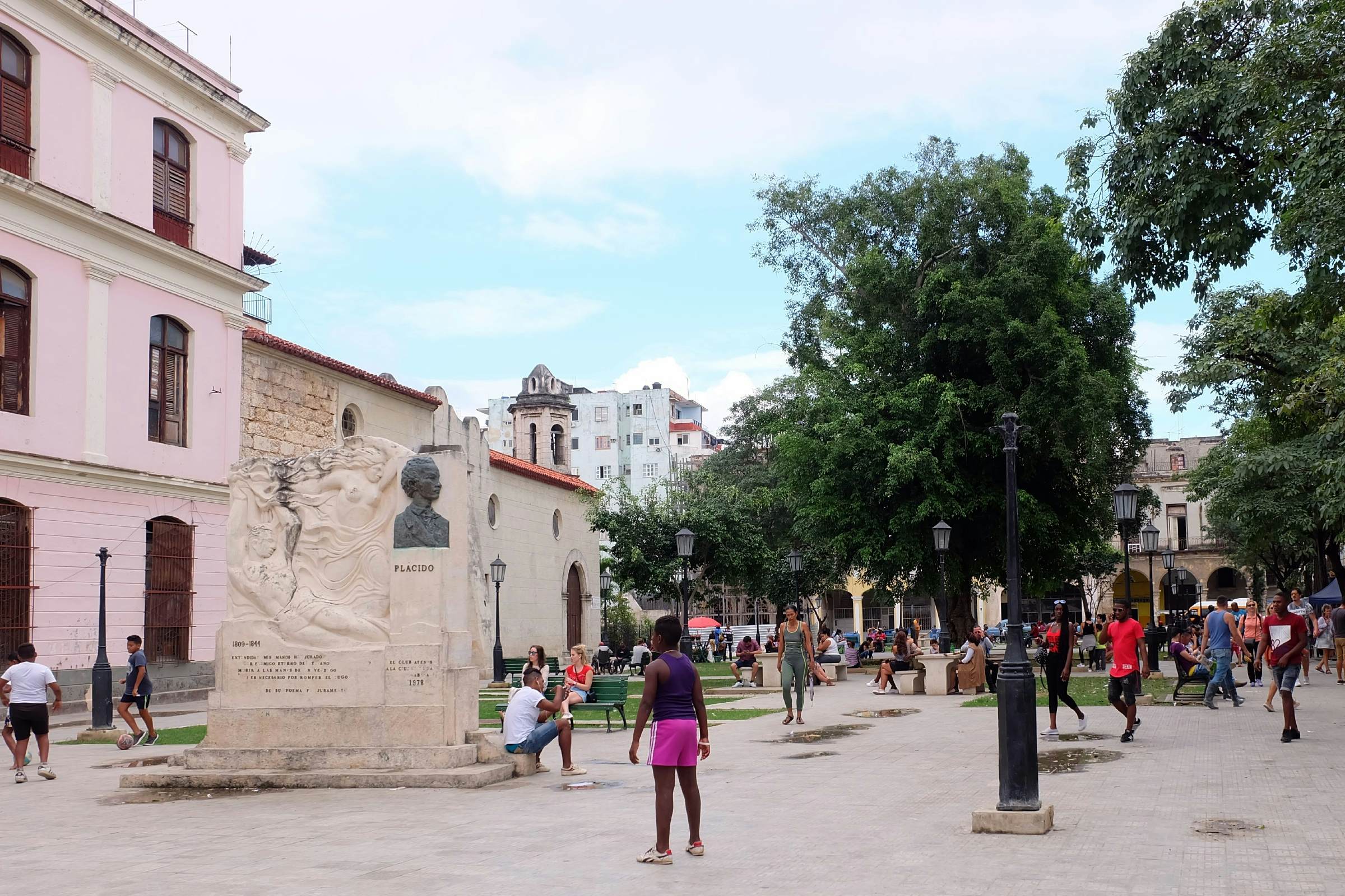 Statue of Cuban poet Plácido at the Plaza del Cristo.
