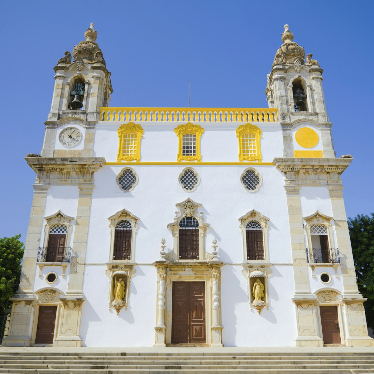 Igreja de Nossa Senhora do Carmo & Capela dos Ossos