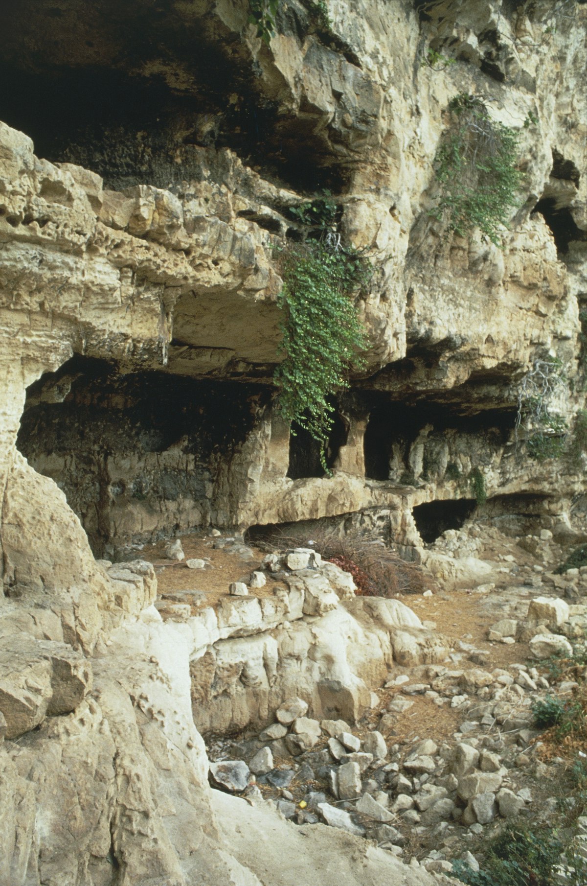 Italy, Sicily, Iblei Mountains, Cava d'Ispica, Troglodyte caves