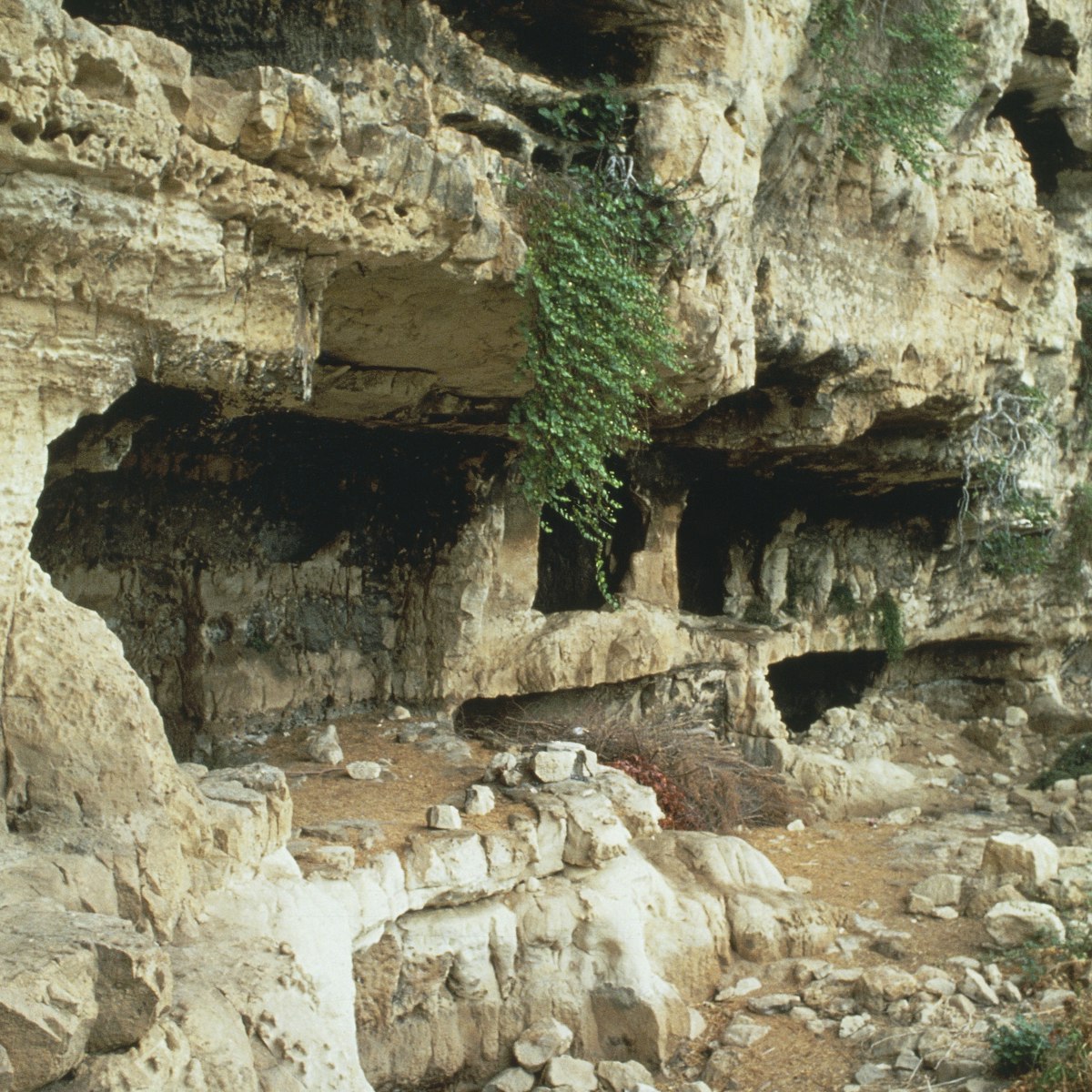 Italy, Sicily, Iblei Mountains, Cava d'Ispica, Troglodyte caves