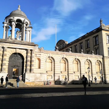 The front of the Queens College on High Street