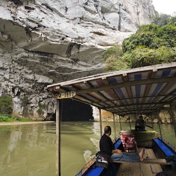 Boat leaving Hang Phuong Cave.
