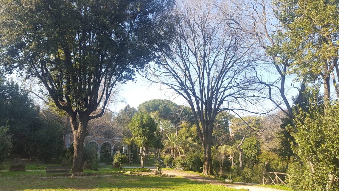 Villa Sciarra, park inside