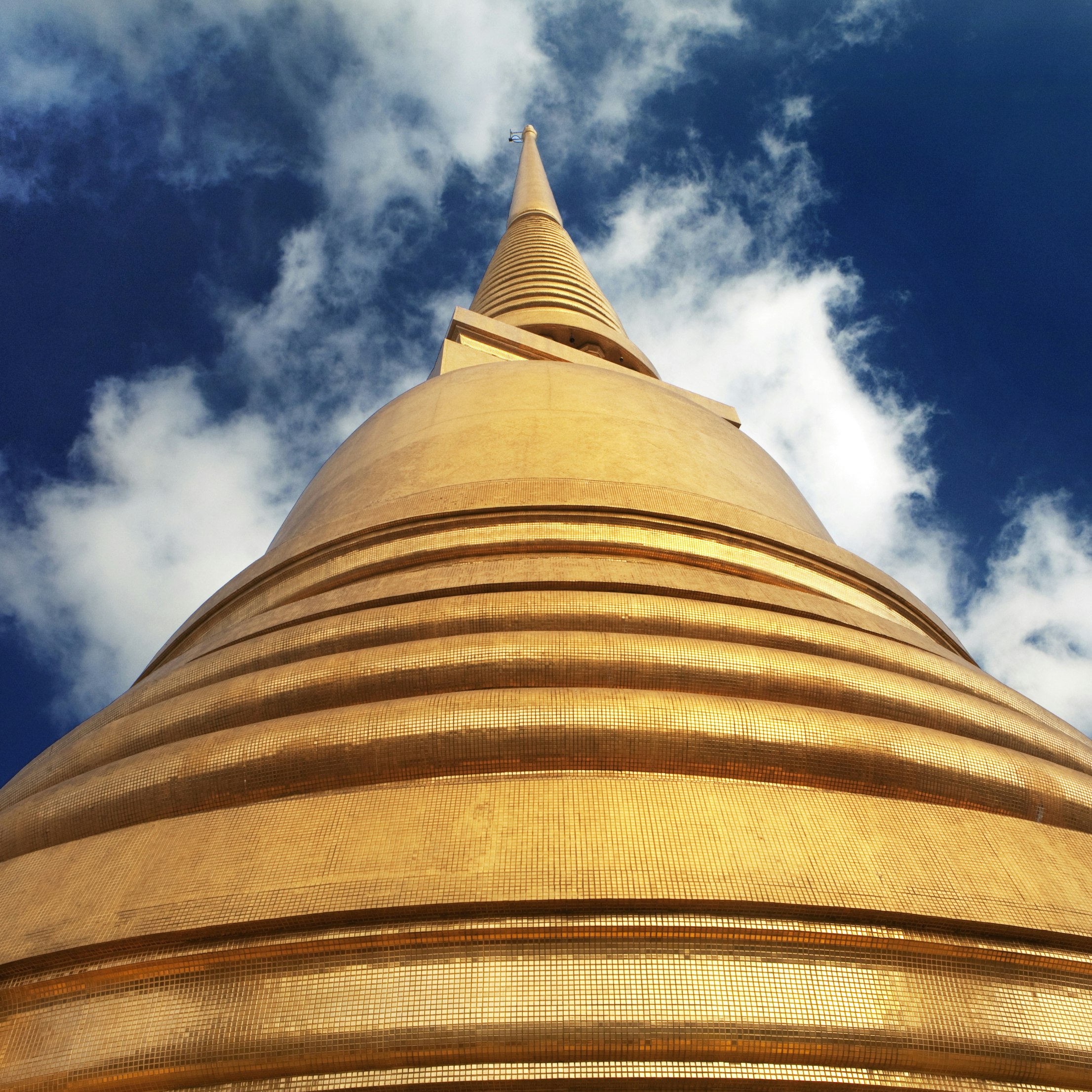 Wat Bowonniwet Vihara's golden stupa
