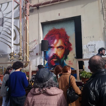 Music performance at Nau Bostik vintage market