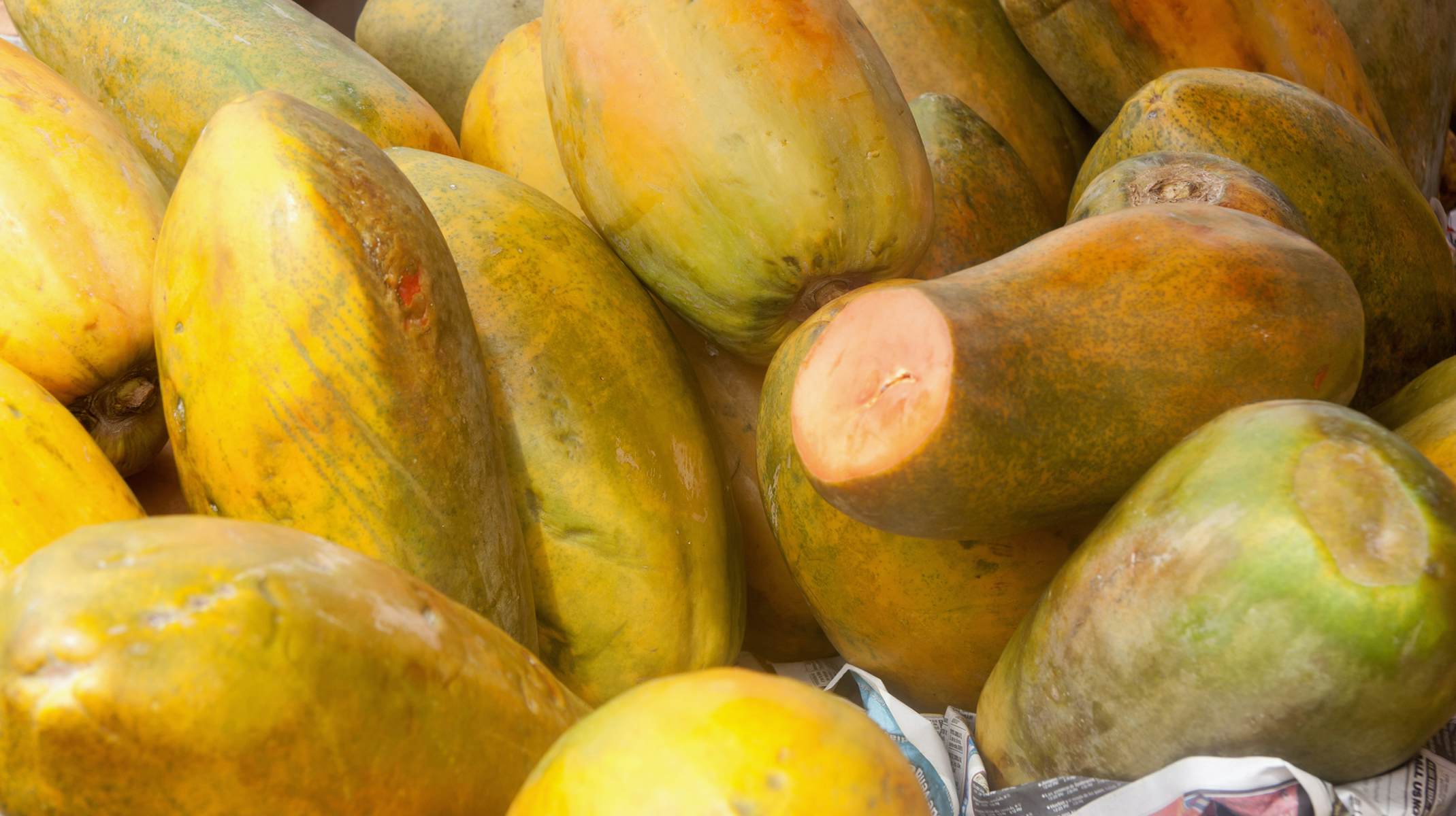 Papayas on market