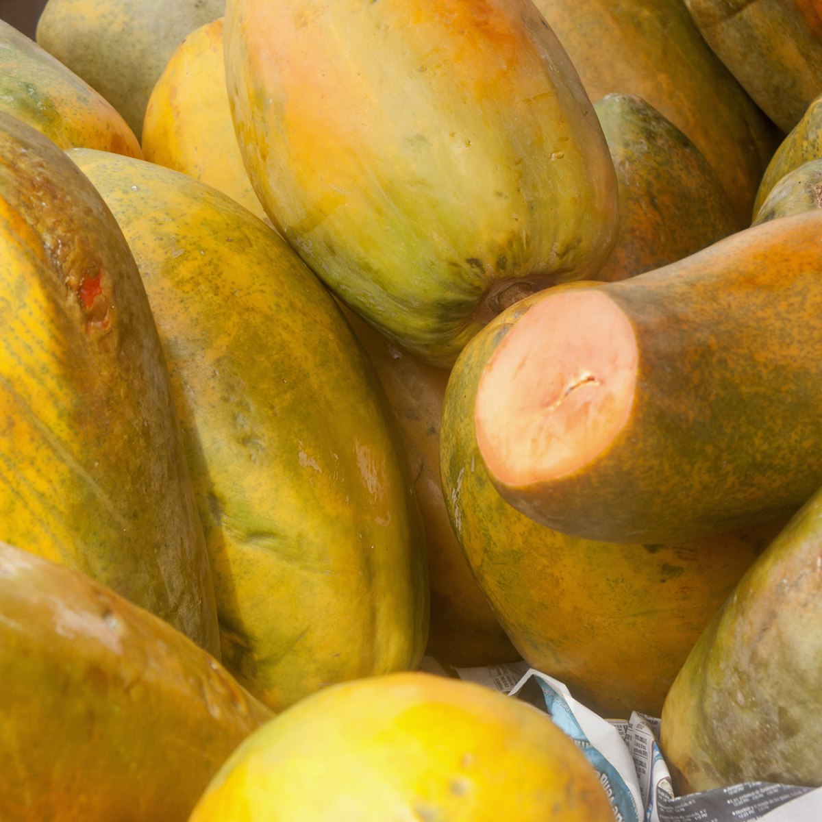 Papayas on market