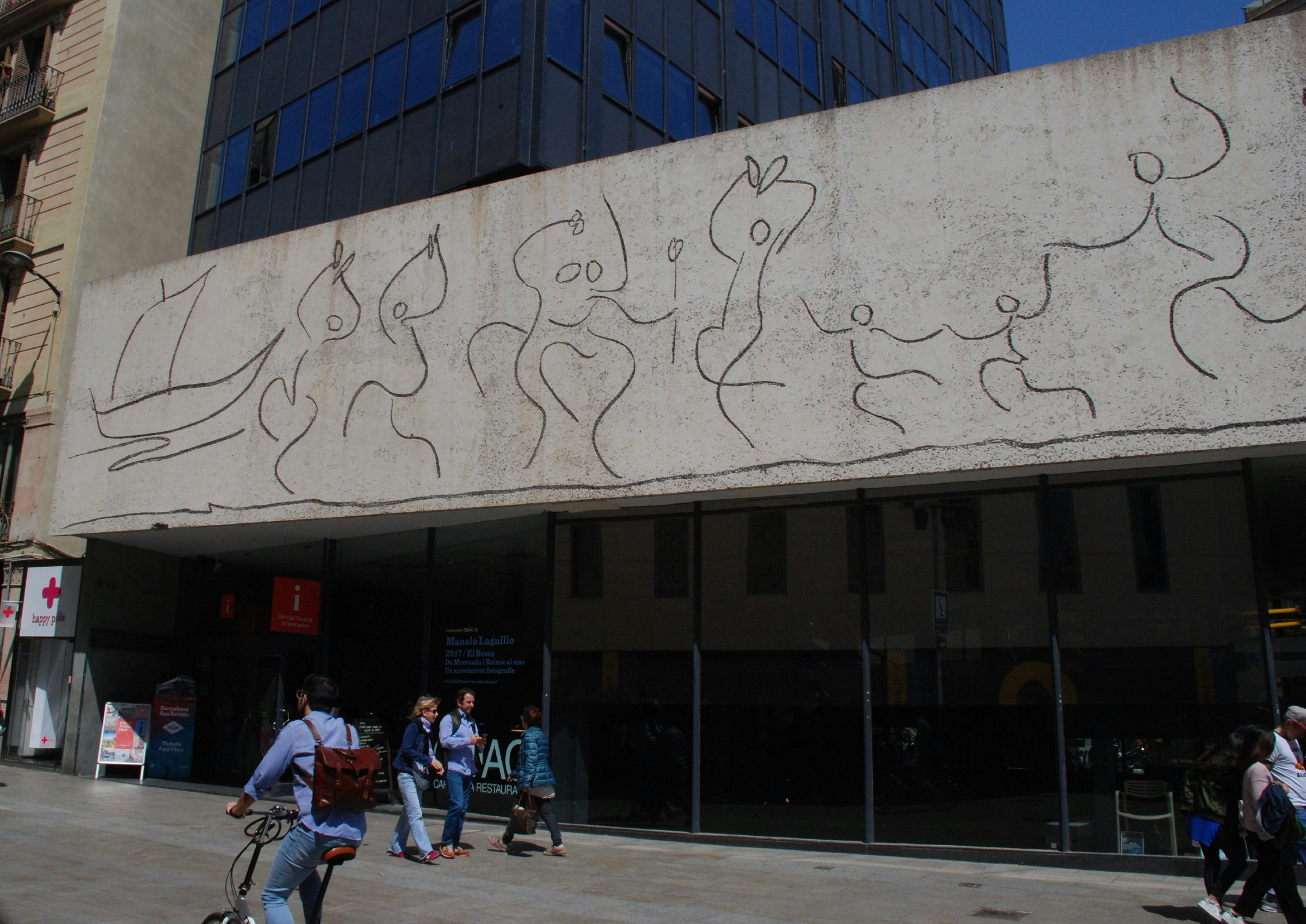 Entrance to Col·legi de Arquitectes