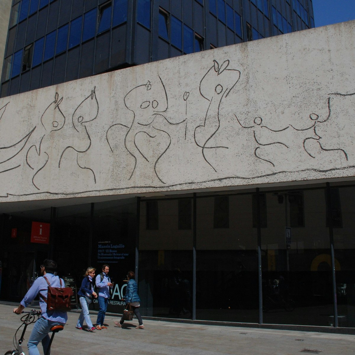 Entrance to Col·legi de Arquitectes