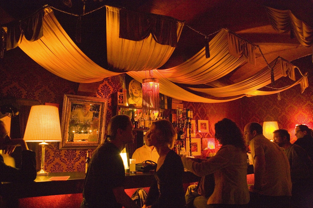 Tanzcafe Jenzeits, interior.