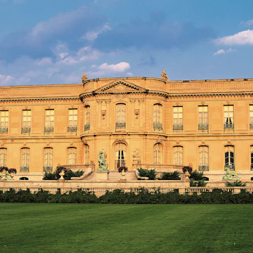 UNITED STATES - APRIL 23: The Elms mansion, designed by Horace Trumbauer (1868-1938), Newport, Rhode Island, United States of America. (Photo by DeAgostini/Getty Images)