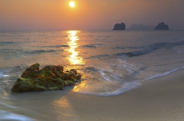 500px Photo ID: 69540407 - Rock on the beach @ Ngai Island, Trang, Thailand