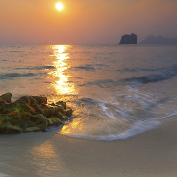 500px Photo ID: 69540407 - Rock on the beach @ Ngai Island, Trang, Thailand