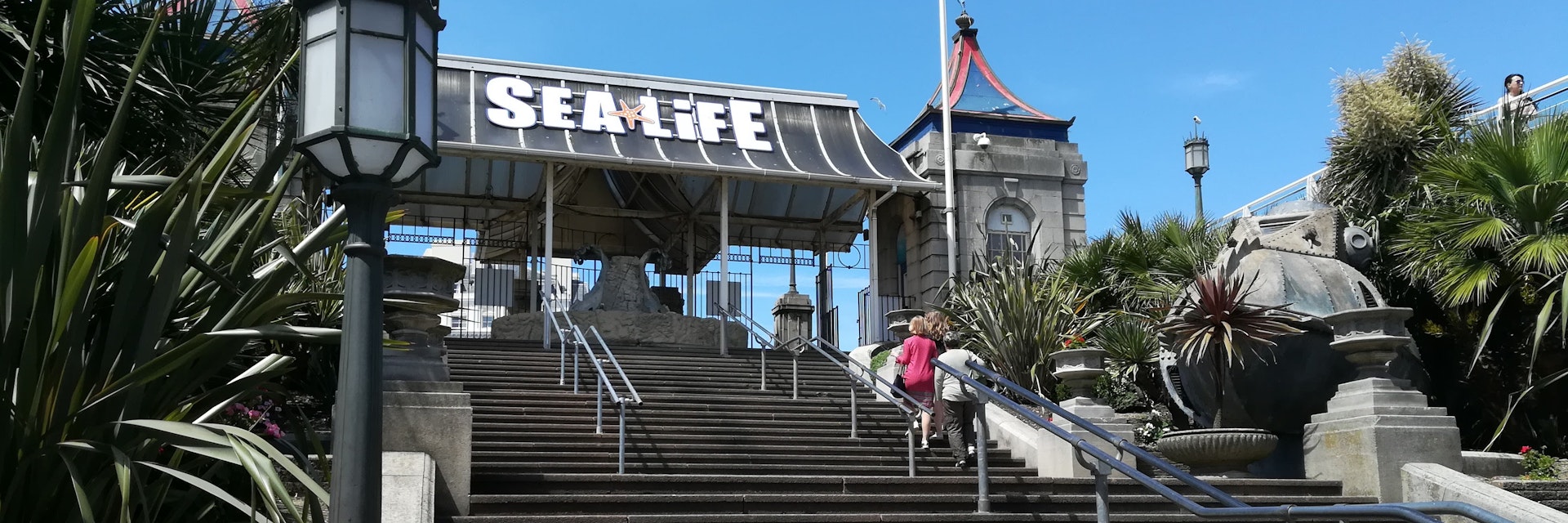 The pierside entrance to the SEALIFE Brighton aquarium