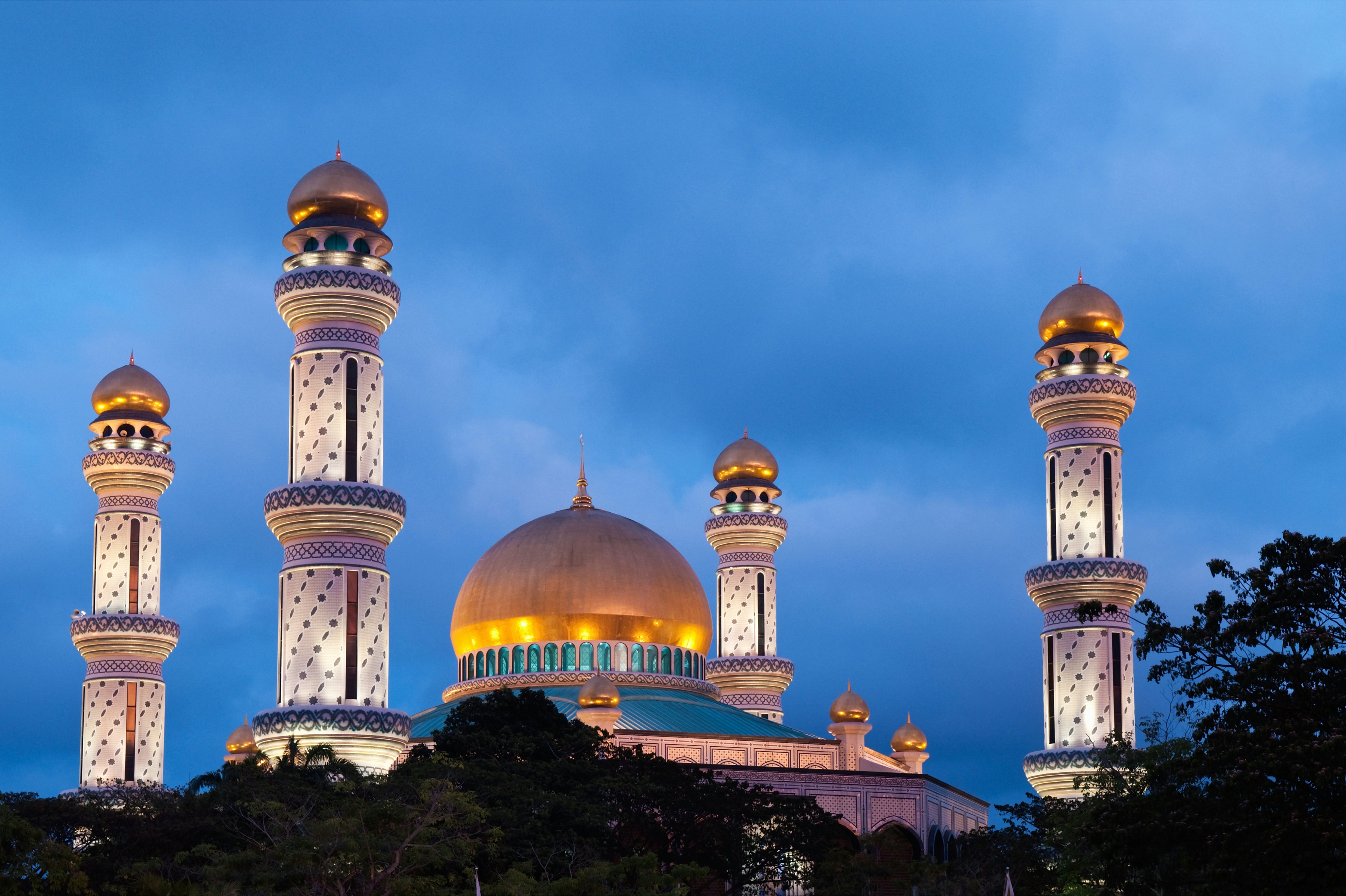 Bolkiah Mosque in Bandar Seri Behawan, Brunei, at night.