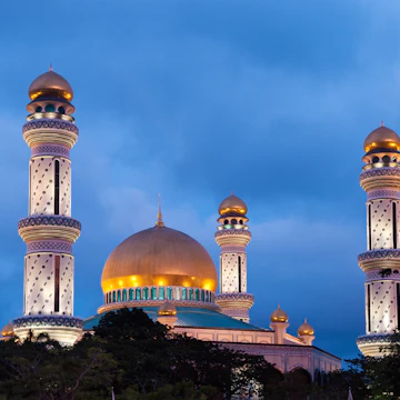 Bolkiah Mosque in Bandar Seri Behawan, Brunei, at night.