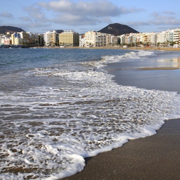 Playa de las Canteras, in the north of Las Palmas.