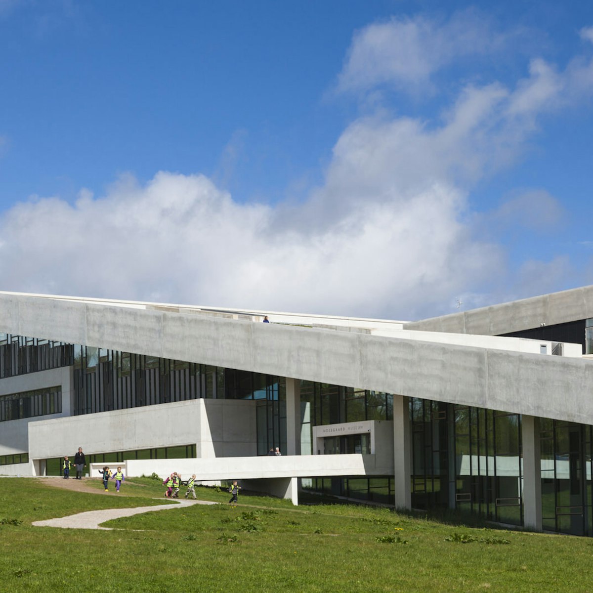 Denmark, Jutland, Aarhus-Hojbjerg, Moesgard Museum, new exhibition buildling designed by Henning Larsen, exterior and roof