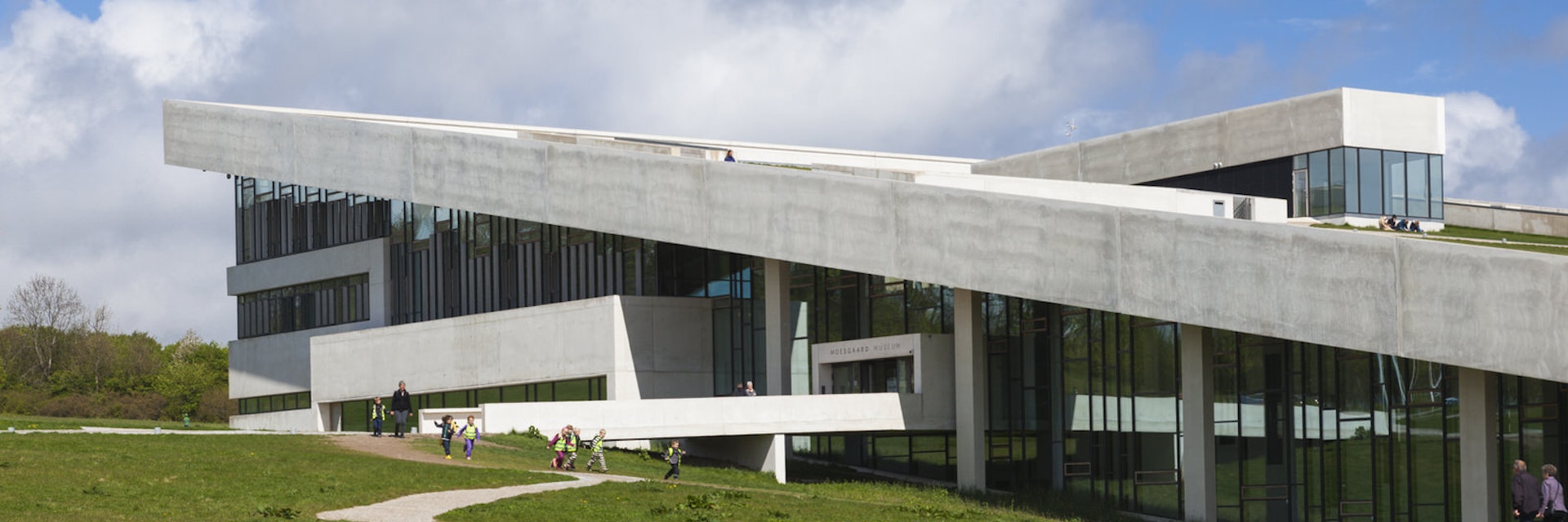 Denmark, Jutland, Aarhus-Hojbjerg, Moesgard Museum, new exhibition buildling designed by Henning Larsen, exterior and roof