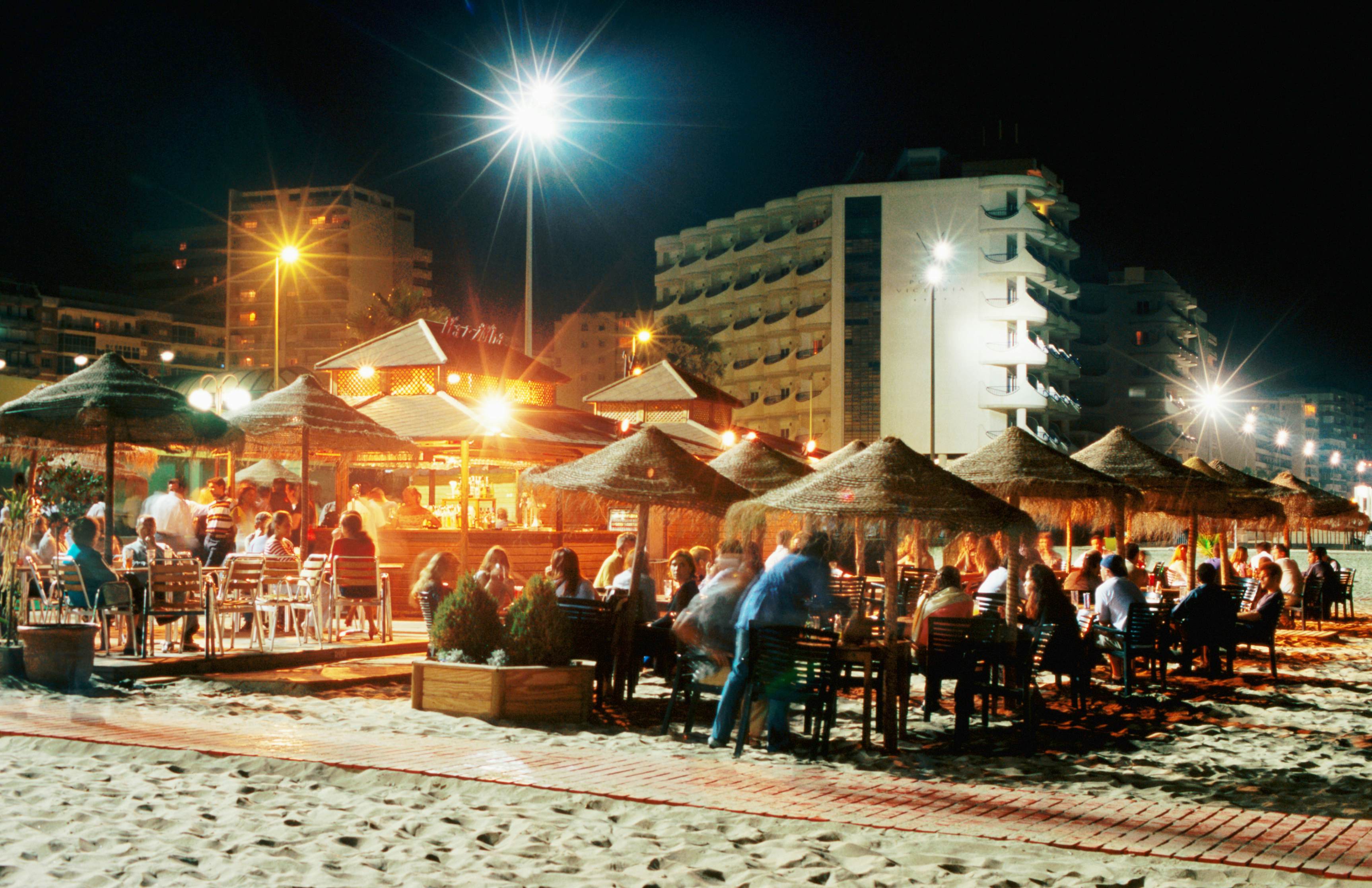 Beach bars and customers on Playa de la Victoria.