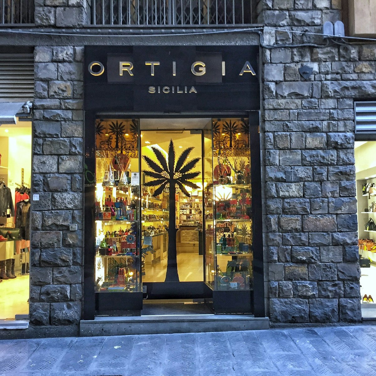 Ortigia, shop front