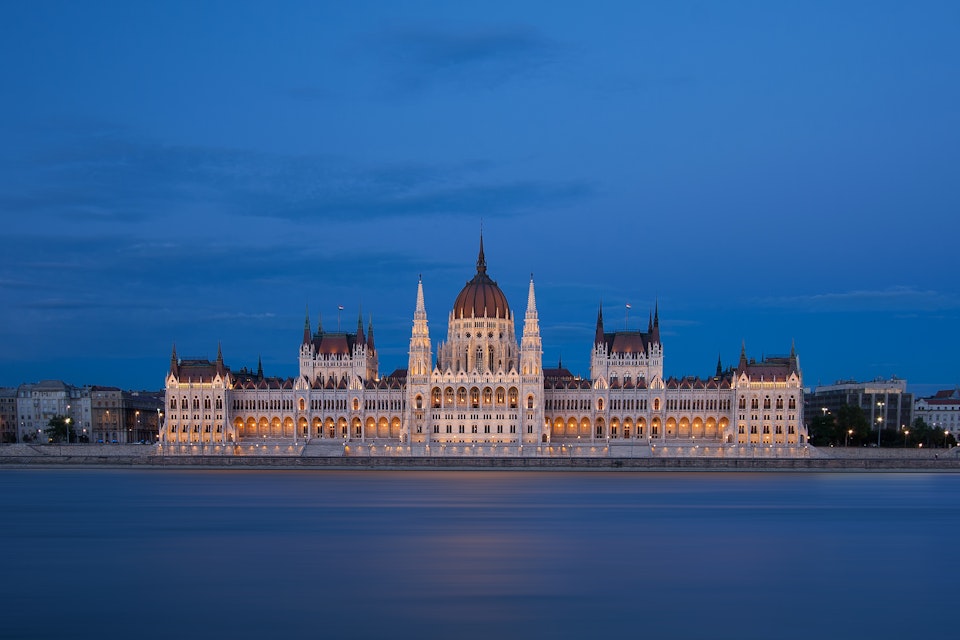A truly iconic building in one of the most beautiful cities...This photo was taken at dusk, and had a long shutter of about 25seconds.