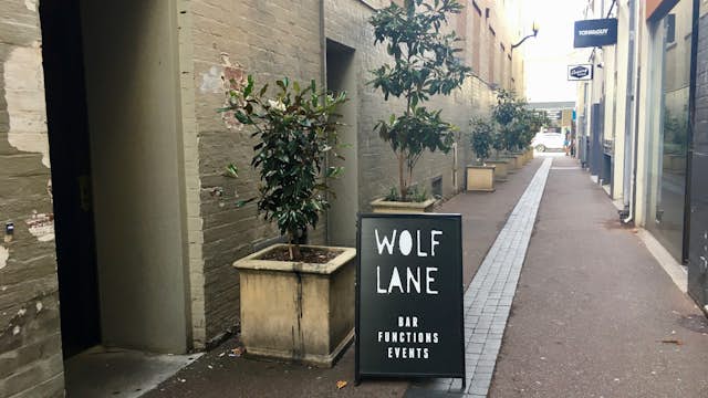 Wolf Lane, entry to bar