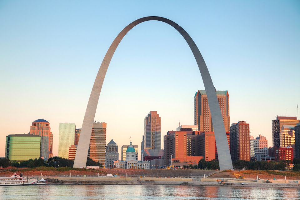 Downtown St Louis, MO with the Old Courthouse and the Gateway Arch at sunrise; Shutterstock ID 373948018; Your name (First / Last): Lauren Keith; GL account no.: 65050; Netsuite department name: Content Asset; Full Product or Project name including edition: Guides Project Eastern USA