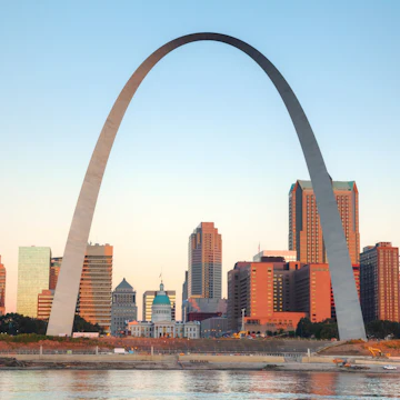 Downtown St Louis, MO with the Old Courthouse and the Gateway Arch at sunrise; Shutterstock ID 373948018; Your name (First / Last): Lauren Keith; GL account no.: 65050; Netsuite department name: Content Asset; Full Product or Project name including edition: Guides Project Eastern USA