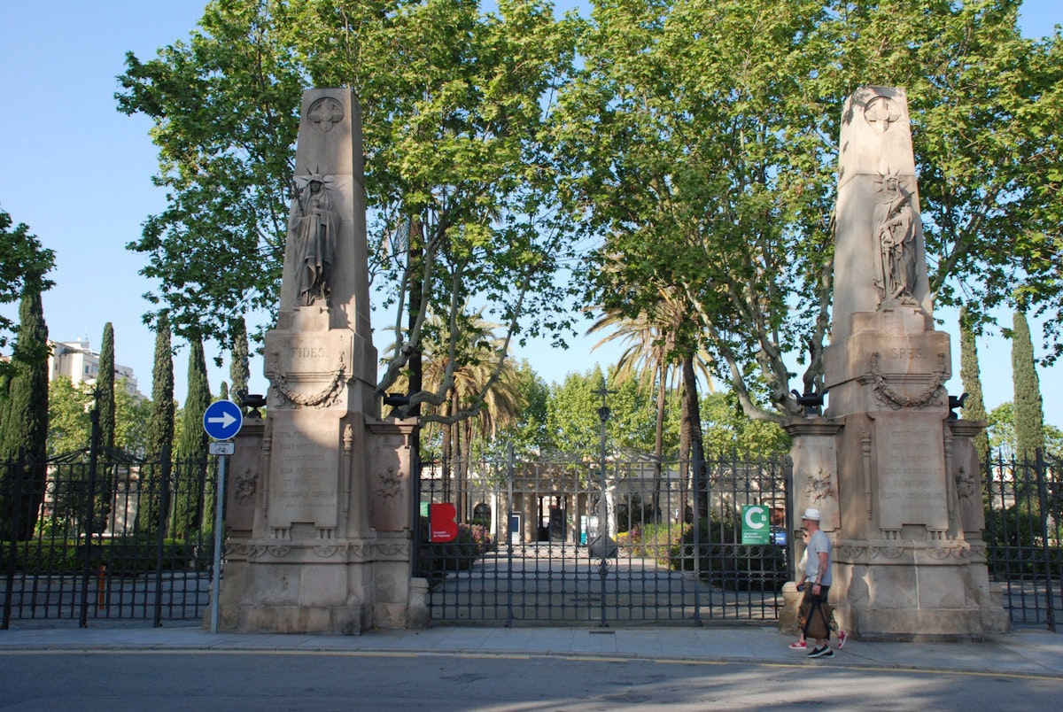 Outisde the gates of Ceminitir del Poblenou