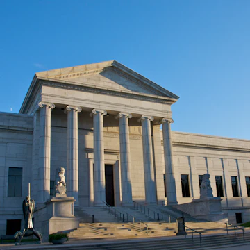Main entrance to Minneapolis Institute of Arts, fine arts museum in Whittier neighborhood of Minneapolis, Minnesota, Midwest, USA